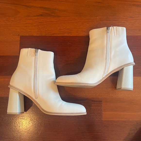 Dolce Vita Cream Ankle Boots - Picture 4 of 16